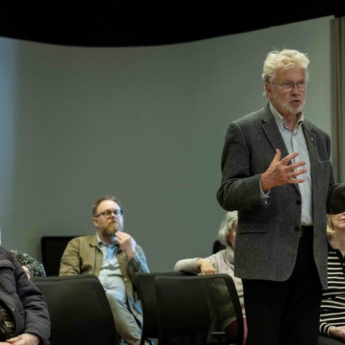 Sveinn Magnússon formaður stjórnar Landspítala, með ávarp á fundinum.