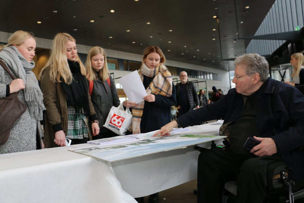 Þorkell með nemendum