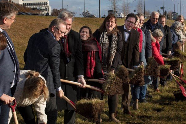 Skóflustunga að meðferðakjarna